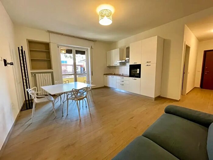 Appartamento trilocale in affitto in Via Castoldi, Varese