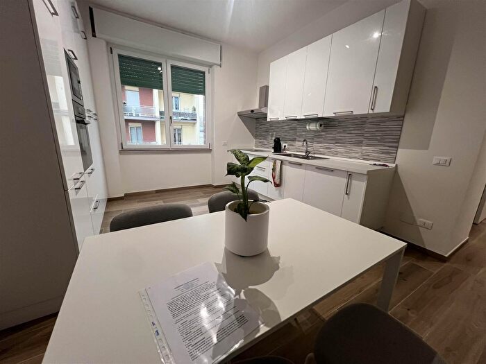 Appartamento trilocale in vendita in Via Quattro Novembre, Piacenza