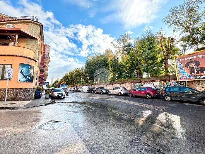 Appartamento bilocale in vendita in Via Enea, Napoli