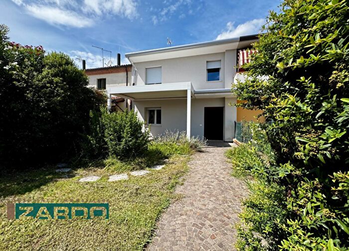 Casa con 5 locali in vendita in Castello Di Godego