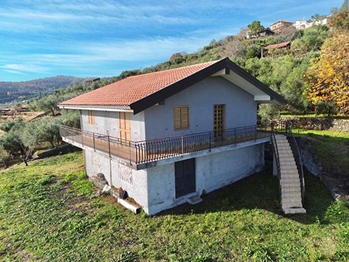 Casa con 6 locali in vendita in Mascali