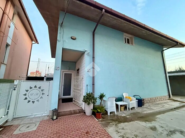 Casa con 7 locali in vendita in Via Milano, Cattolica