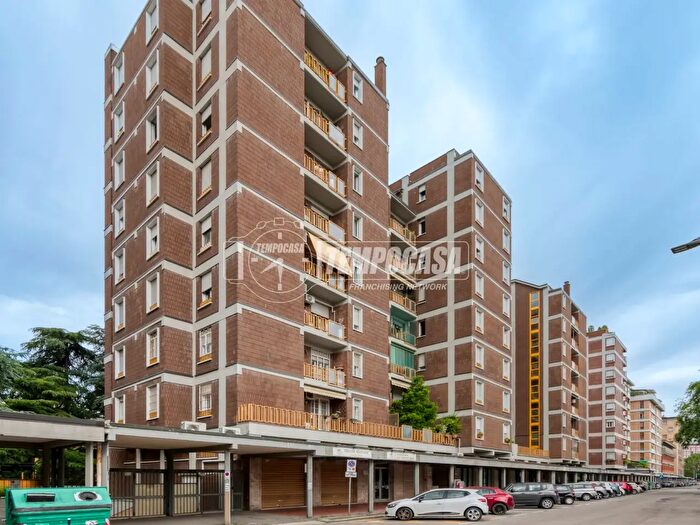 Appartamento trilocale in vendita in Via Caduti della Via Fani, Bologna