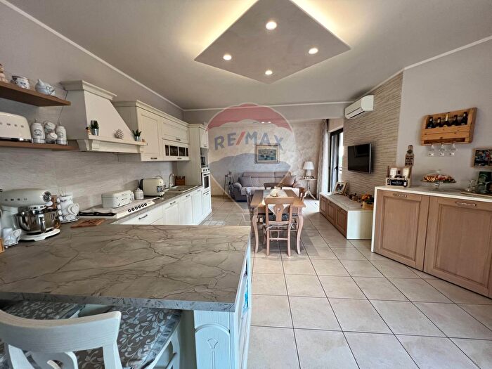 Appartamento quadrilocale in vendita in Via delle Rimembranze, Pedara