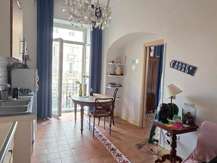 Appartamento bilocale in affitto in Via Santa Lucia, Santa Lucia, Napoli