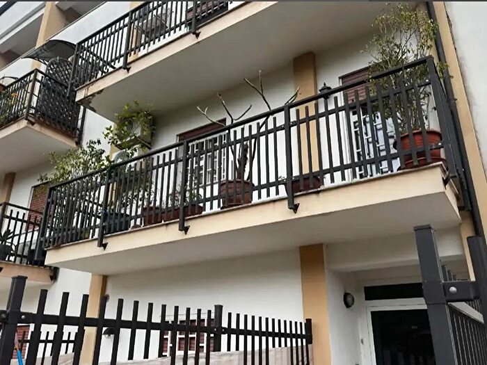 Appartamento trilocale in vendita in Via Damiano Macaluso, Palermo