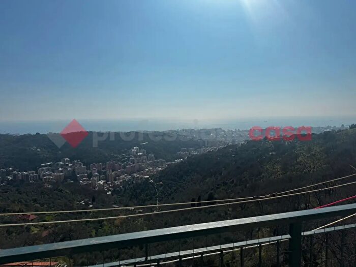 Appartamento trilocale in affitto in Via delle Rocche a, Genova