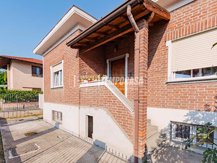 Casa trilocale in vendita in Via Cesare Correnti, Vigevano