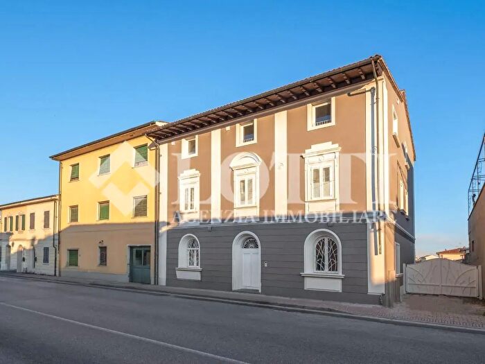 Appartamento con 6 locali in vendita in a a Pacini, Bientina