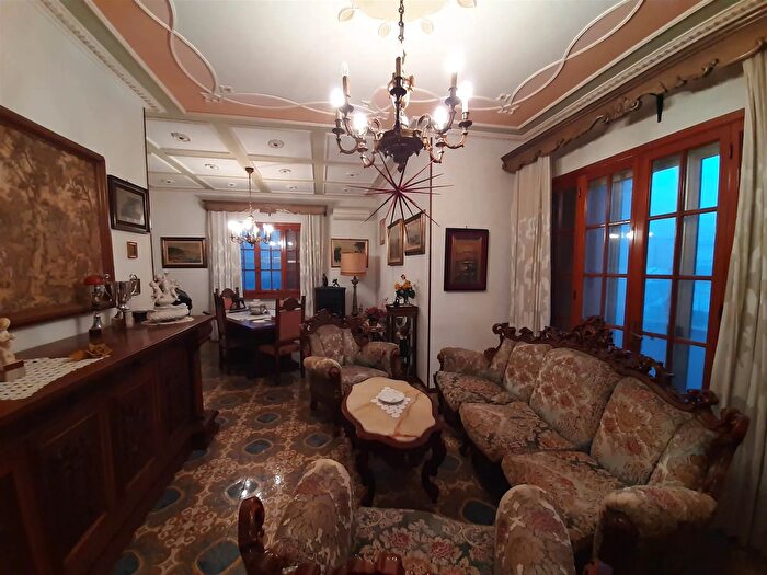 Casa con 9 locali in vendita in Pisa