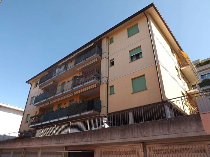 Appartamento trilocale in affitto in Via Mornago, Centro, San Fermo della Battaglia