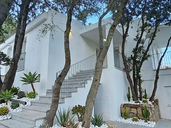 Casa con 5 locali in vendita in Olbia