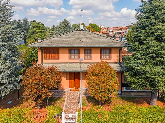 Casa con 10 locali in vendita in Sassuolo
