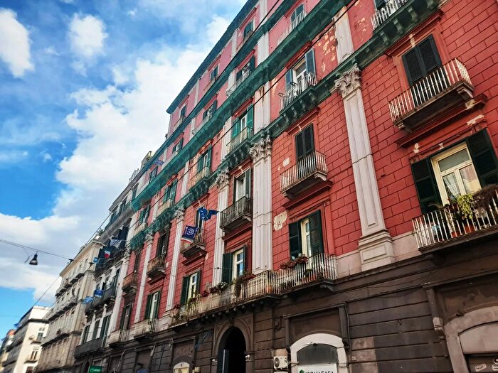 Appartamento con 5 locali in vendita in Via Cesare Rosaroll, Napoli