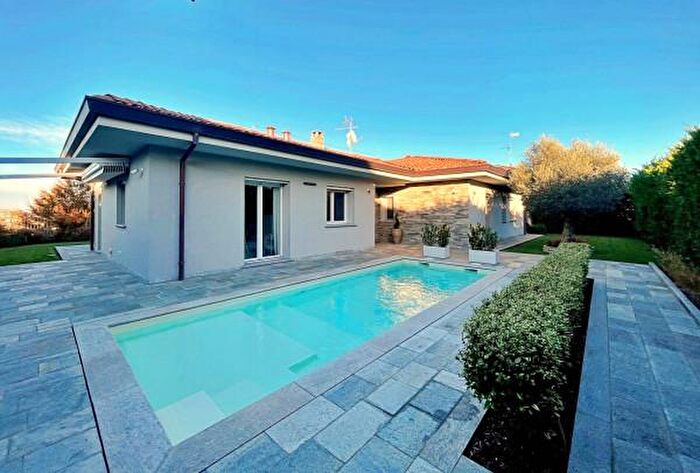 Casa con 6 locali in vendita in Via Giulio Pastore, Stradella