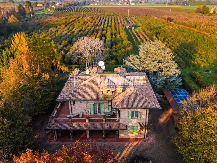 Casa con 6 locali in vendita in Via Mellini, Casalgrande