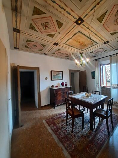 Casa con 18 locali in vendita in Ripatransone