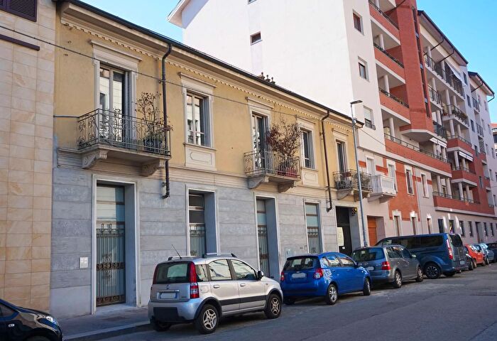 Appartamento con 8 locali in vendita in Via Cigliano, Torino