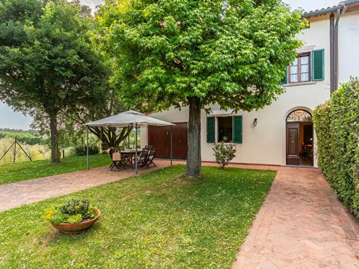 Casa con 8 locali in vendita in Santa Maria A Monte