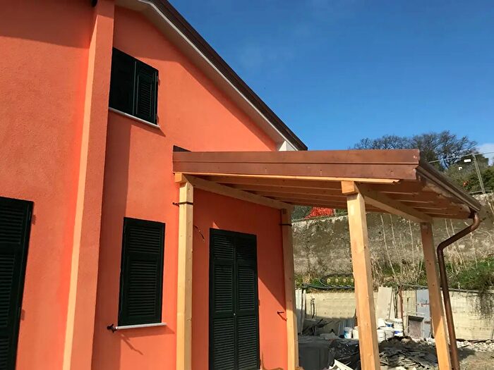 Casa con 6 locali in vendita in Via Debbio, Bolano