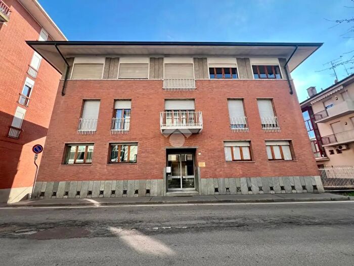 Appartamento quadrilocale in vendita in Via Romita, Alba