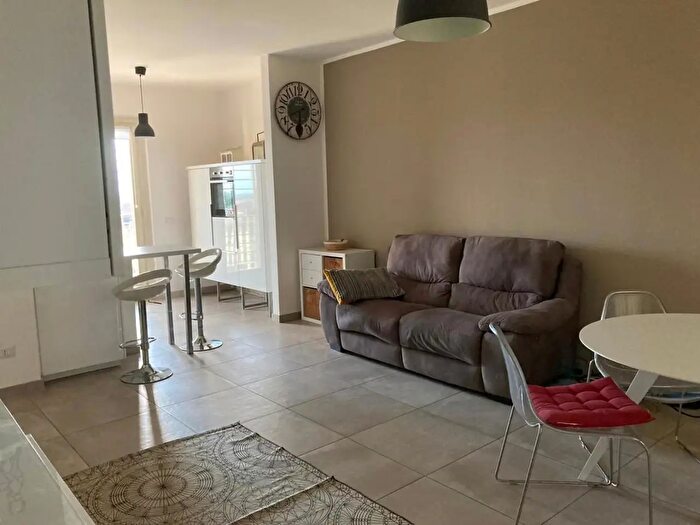 Appartamento trilocale in vendita in Via Pegognaga, Roma