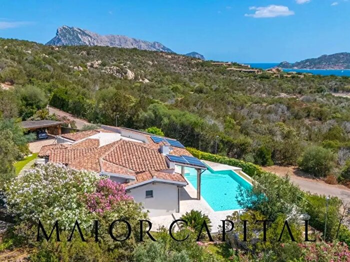 Casa con 7 locali in vendita in San Teodoro