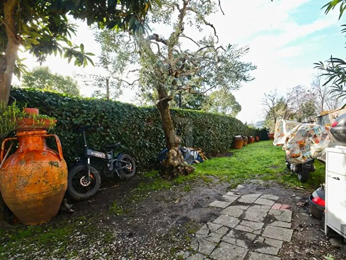 Casa con 7 locali in vendita in Viale Pratese, Sesto Fiorentino