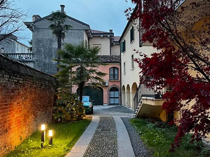 Appartamento trilocale in affitto in Via Santa Sofia, Padova