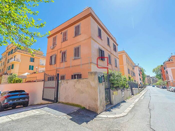 Appartamento monolocale in affitto in Via Luigi Cibrario, Appio Latino, Roma