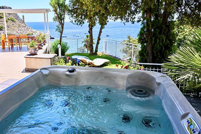 Appartamento bilocale in affitto in Via Nazionale Taormina, Taormina