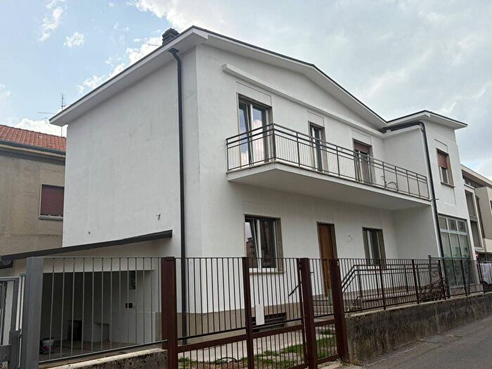 Appartamento trilocale in affitto in Via Trento Trieste, Centro, Biassono
