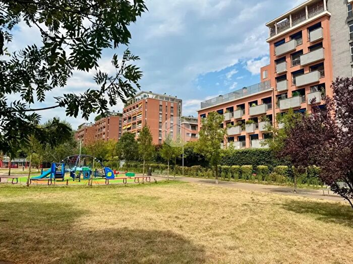 Appartamento quadrilocale in vendita in Via Guglielmo Oberdan, Corsico
