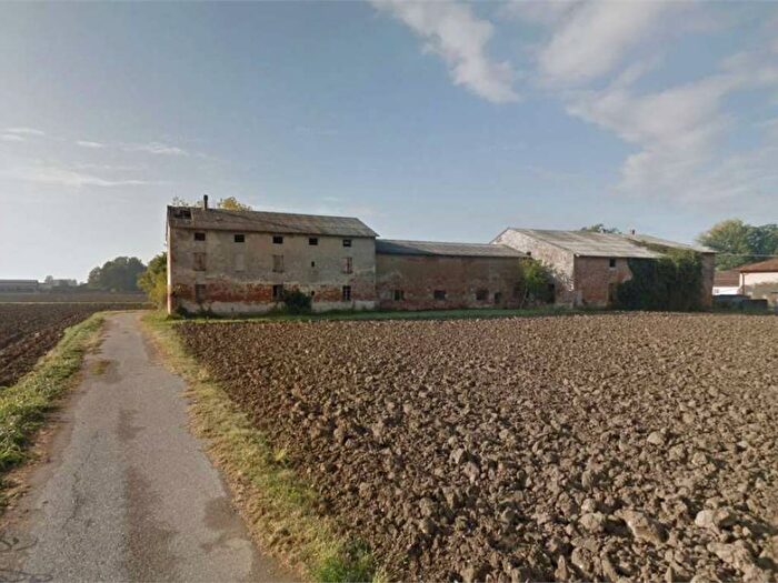 Casa con 6 locali in vendita in Via Nervi, Centro, San Daniele Po