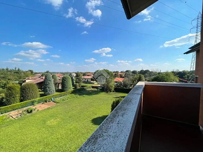 Appartamento trilocale in vendita in Via Monte Canto Alto, Madone