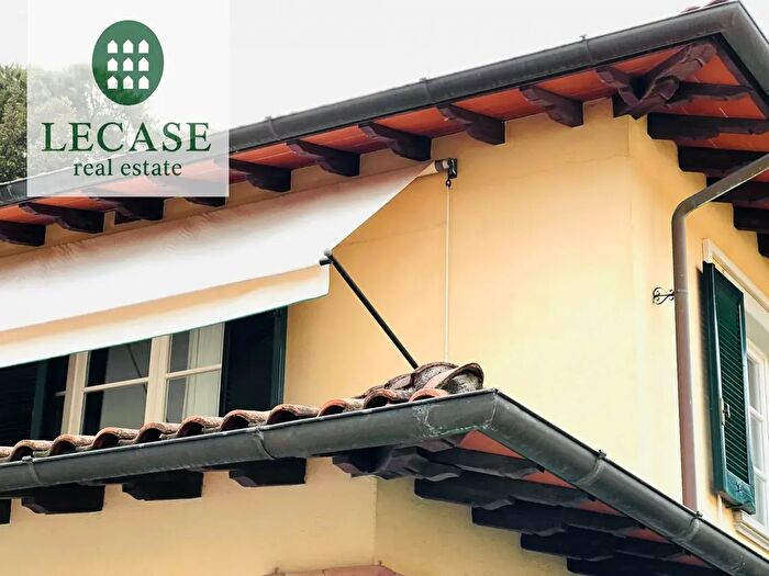 Appartamento trilocale in vendita in Via Crispi, Forte Dei Marmi