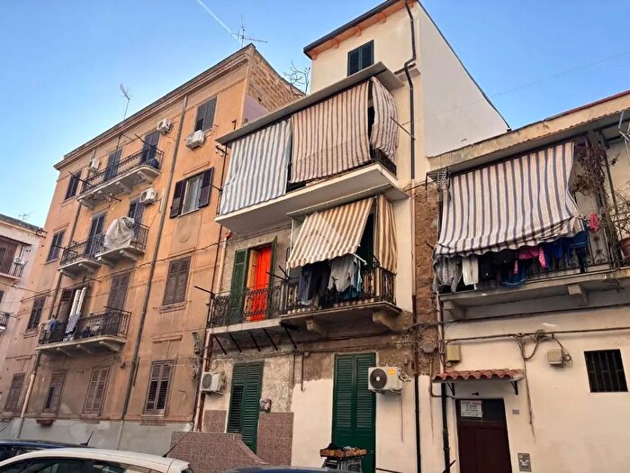 Appartamento trilocale in vendita in Via Monfenera, Palermo