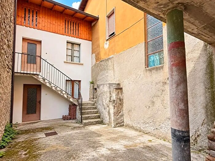 Casa trilocale in vendita in Via Martinazzi, Breno