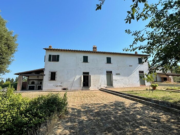 Casa con 8 locali in vendita in San Miniato