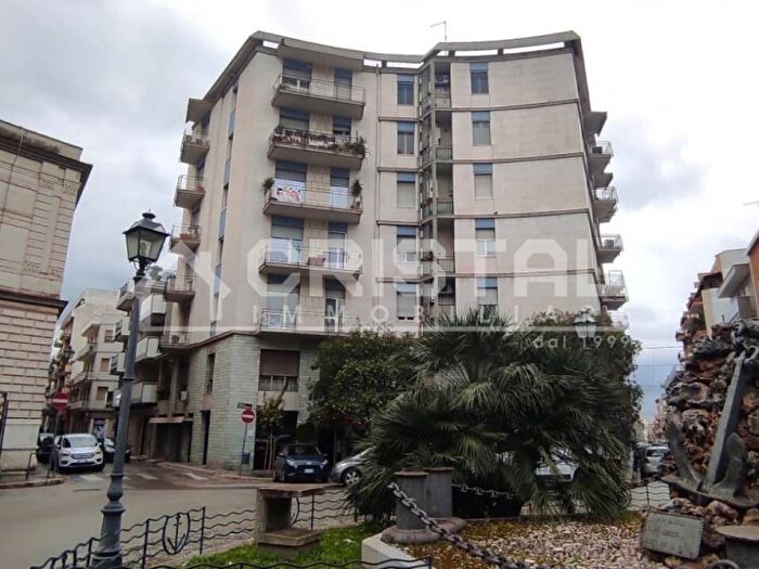 Appartamento trilocale in affitto in Piazza Trieste e Trento, Centro, Andria