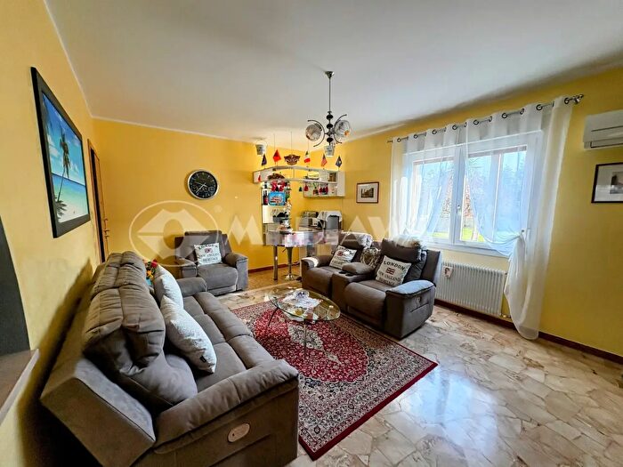 Appartamento quadrilocale in vendita in Via Camillo Benso Conte di Cavour, Fontanafredda