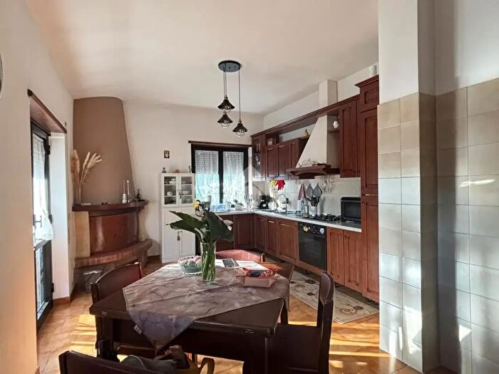 Appartamento quadrilocale in affitto in Via Santa Maria Salome, Castelliri