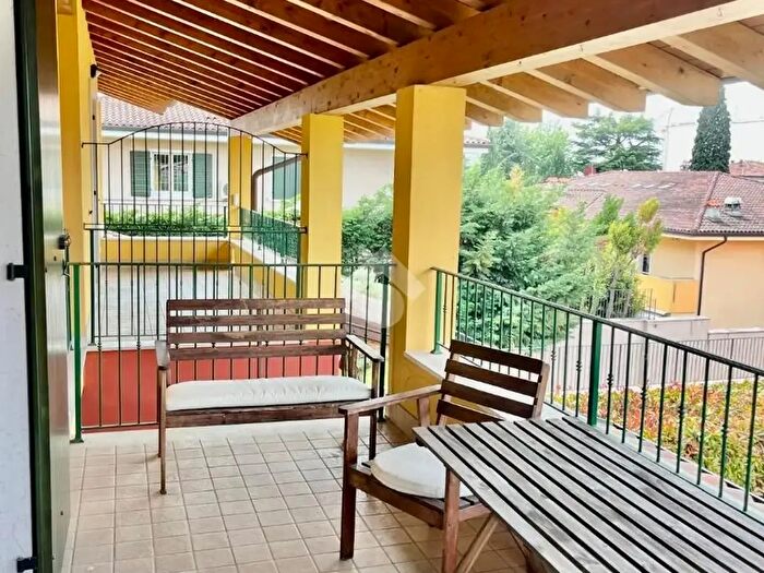 Appartamento trilocale in affitto in Via Balladoro, Lazise