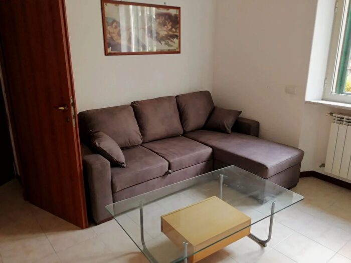 Appartamento bilocale in affitto in Via Palizzi, Napoli