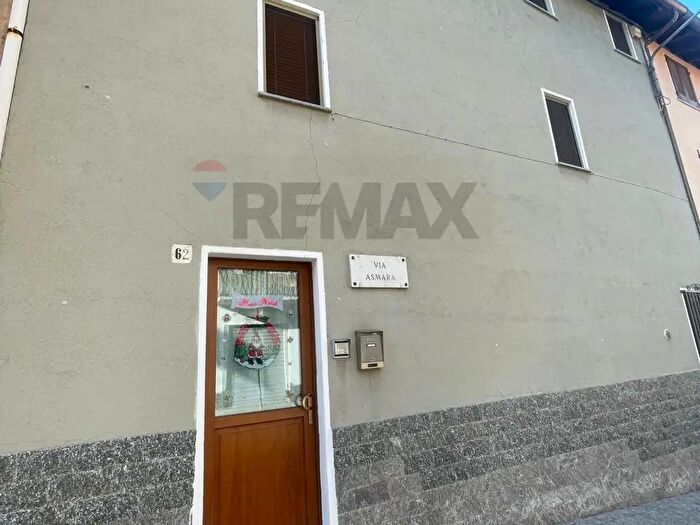 Appartamento con 6 locali in vendita in Via Asmara, Luino