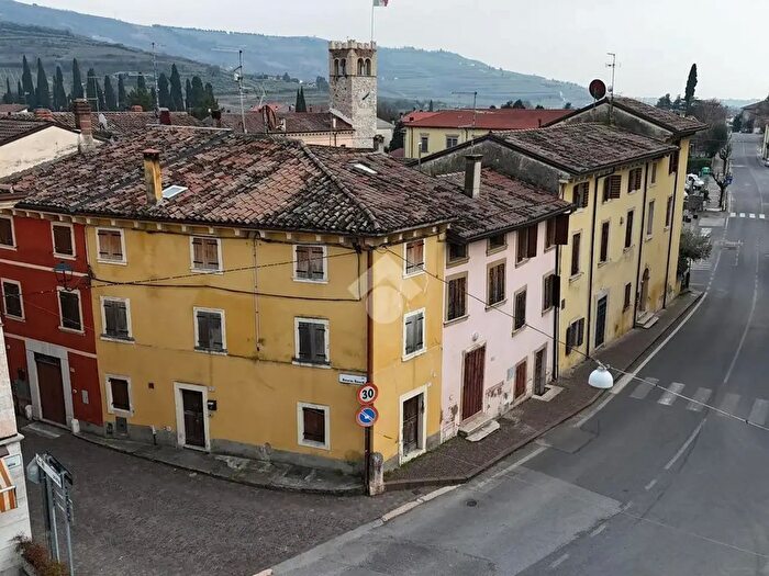 Casa con 5 locali in vendita in Via Aleardo Aleardi, Mezzane Di Sotto
