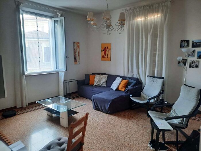 Appartamento con 7 locali in affitto in Modena