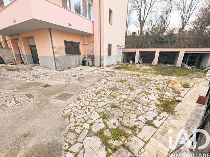 Appartamento con 7 locali in vendita in Via Gransasso, Sulmona