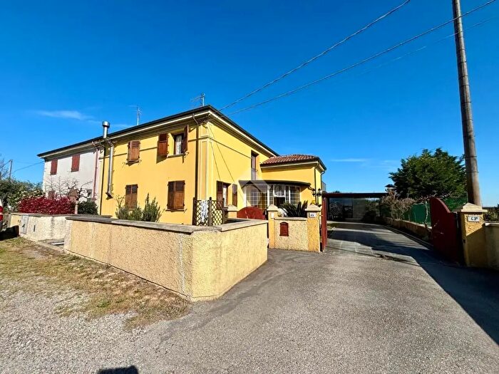 Appartamento con 5 locali in vendita in Via Stroppata Vecchia, Fusignano