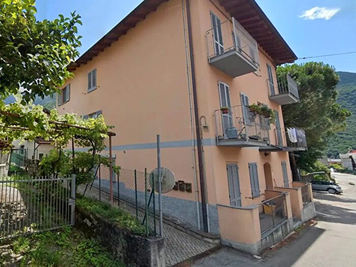 Appartamento bilocale in affitto in Via Laghetto, Colico